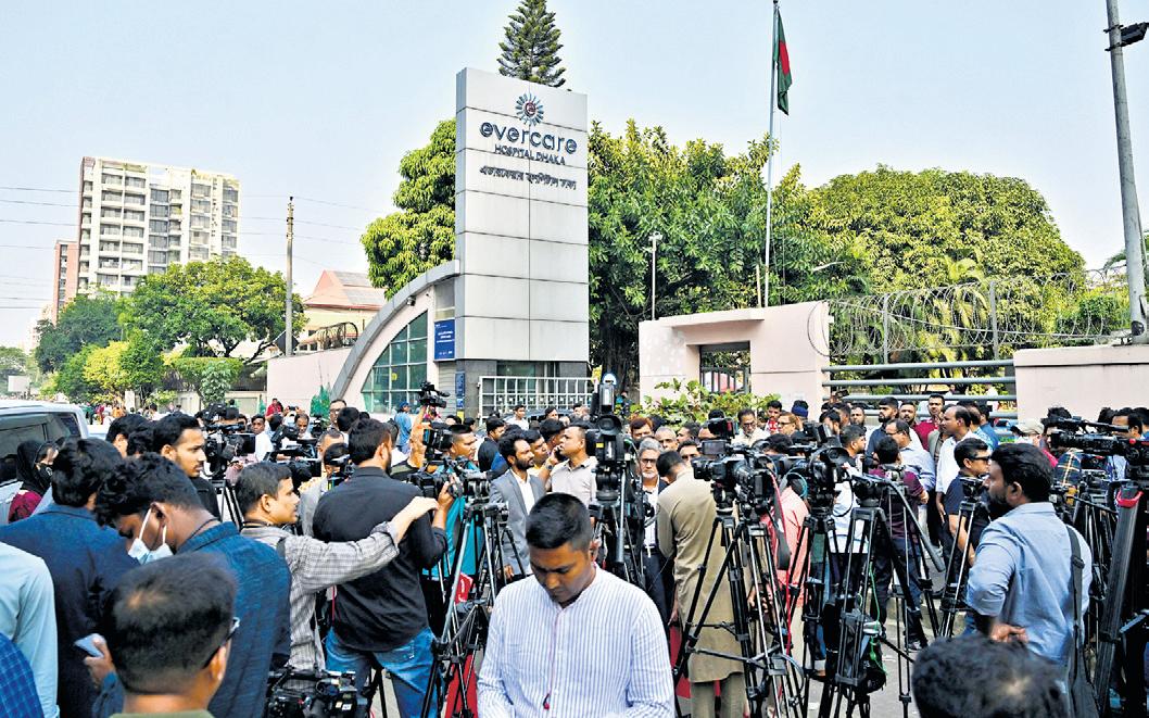 UK MEDICAL TEAM REACHES DHAKA TO TREAT CRITICALLY AILING KHALEDA ZIA