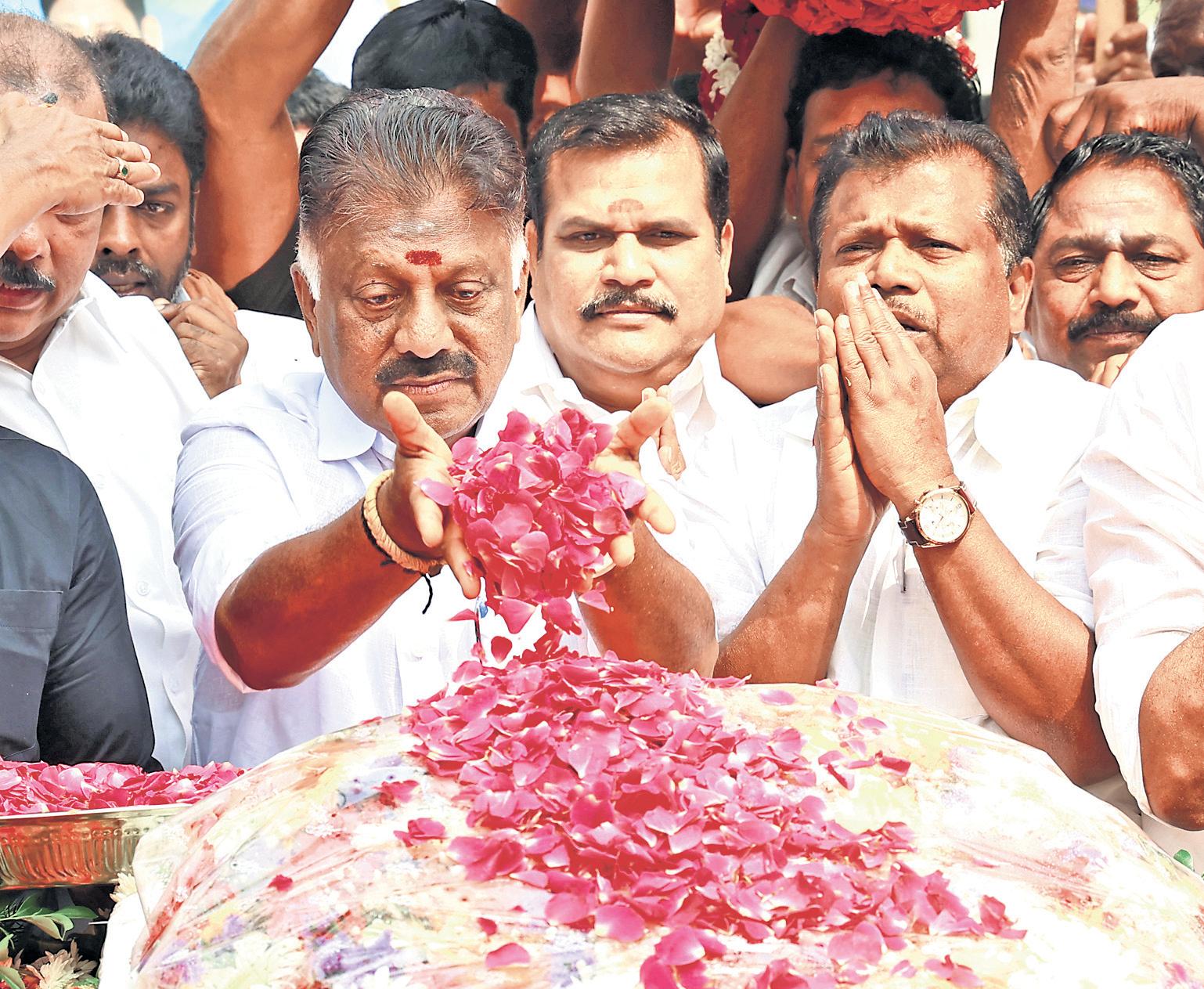 On Jaya's death anniv, OPS renews unity call, says won't float new party