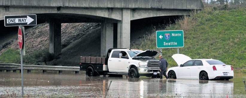 Washington under emergency as torrential rain triggers floods, fear