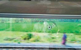 VB pelted with stones near Vriddhachalam