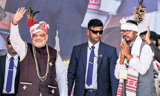 Shah gives final warning to Naxals, hails Bastar reforms