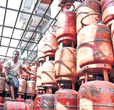 Enough LPG stock, no need for panic