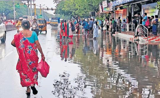 Sudden rain batters city, traffic turns casualty