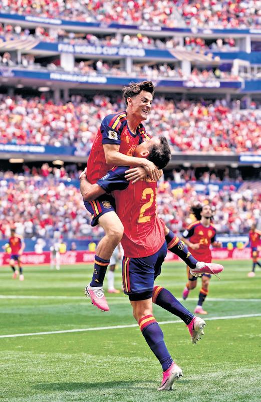 Spain come alive with 3-0 victory