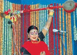 The performer of village squares who took folk storytelling to a global stage