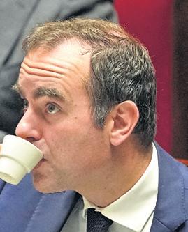 Lecornu survives 2 no-confidence votes, averts political crisis