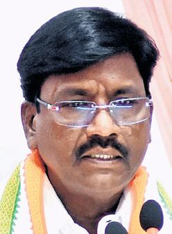 Min hints at rethink on CM as univ chancellor