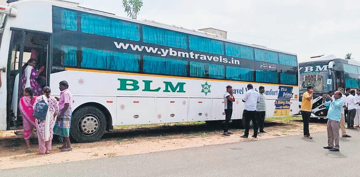 Karur victims’ kin travel to Chennai for meet with Vijay