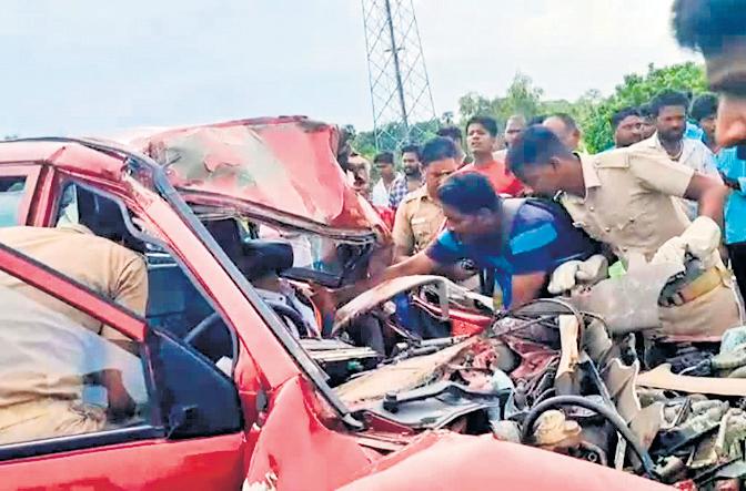 3 killed as car collides with lorry near Ulundurpet