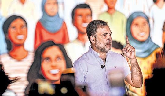 Rahul slams edu system in Kota, kicks off protest