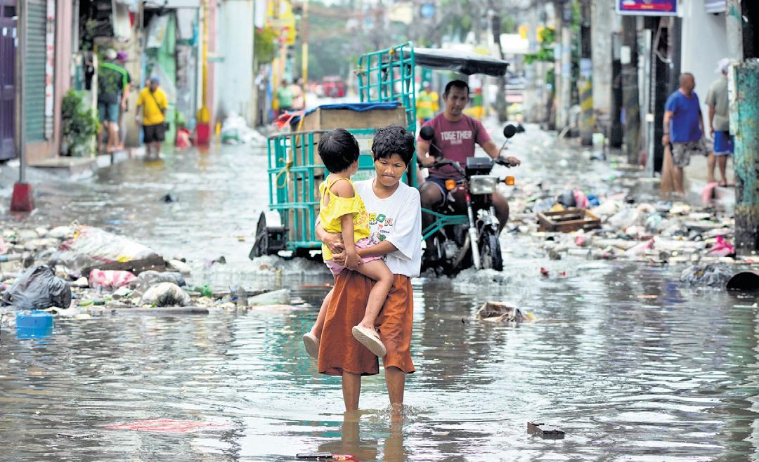 Typhoon Fung-wong leaves 8 dead, 1.4 million displaced in Philippines