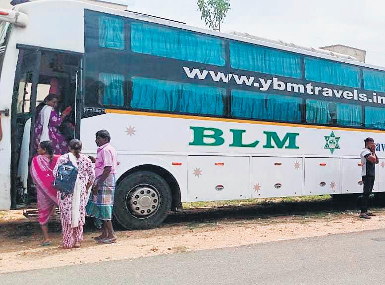 Karur victims' kin travel to Chennai to meet Vijay