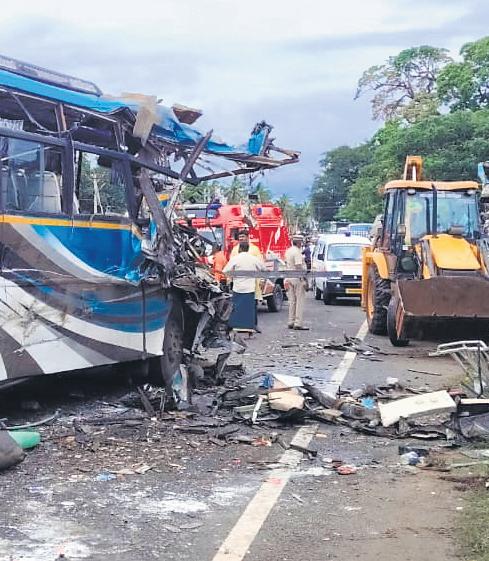 Seven killed in head-on collision of 2 buses in Tenkasi, 70 injured