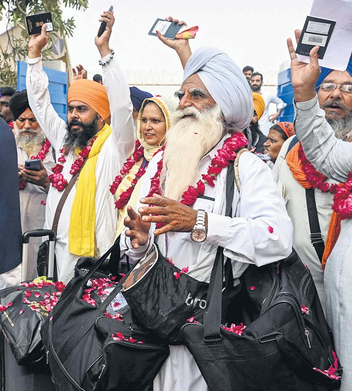 2,100 Sikh pilgrims enter Pak via Wagah