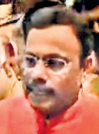 Day before Maha poll, Tawde in cash row