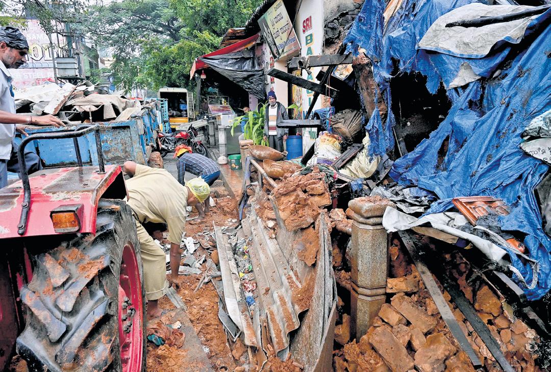 70-yr-old house collapses, couple escapes unhurt