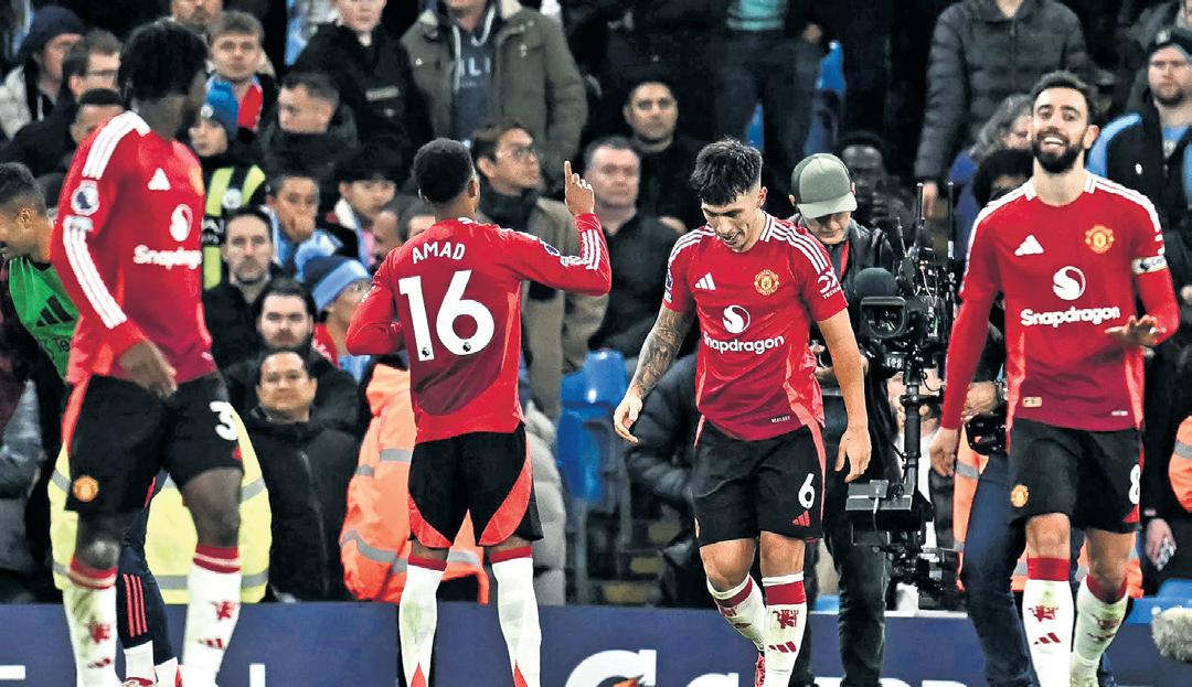 United pile on City's misery