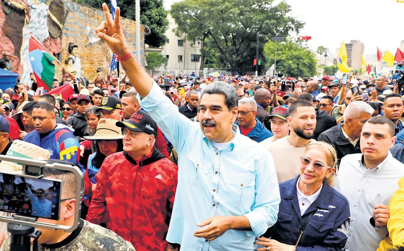 US slaps sanctions on Maduro’s relatives