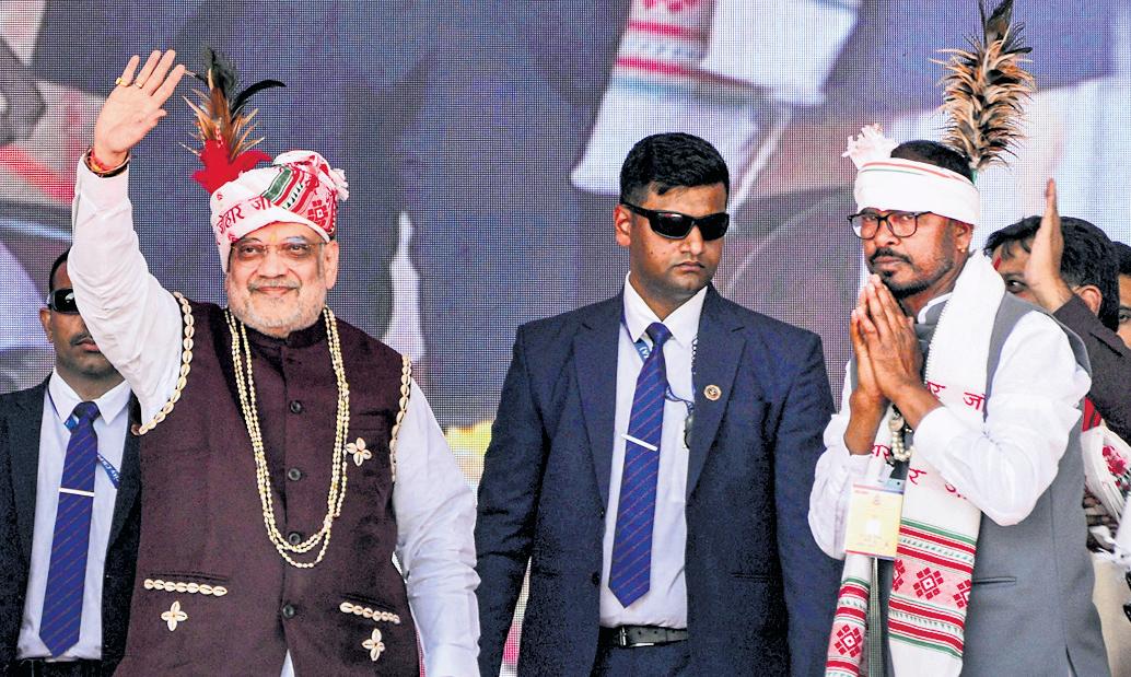 Shah gives final warning to Naxals, hails Bastar reforms