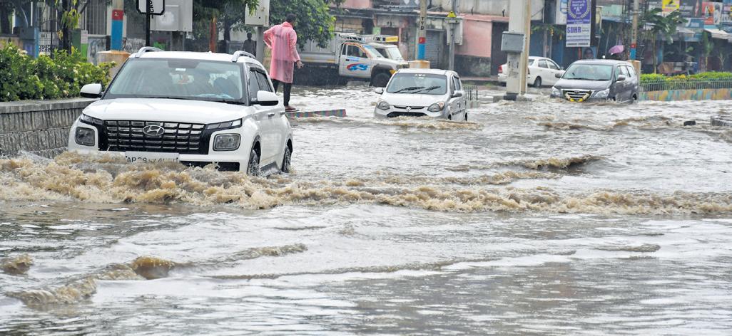 INCESSANT RAINS DISRUPT NORMAL LIFE IN 5 DISTRICTS