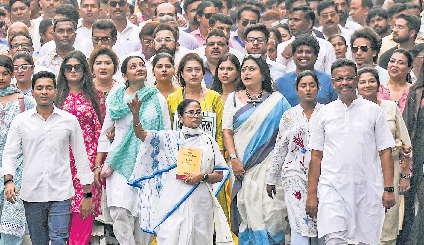 ‘They've beaten me up,’ says Mamata amid high drama in Bhabanipur