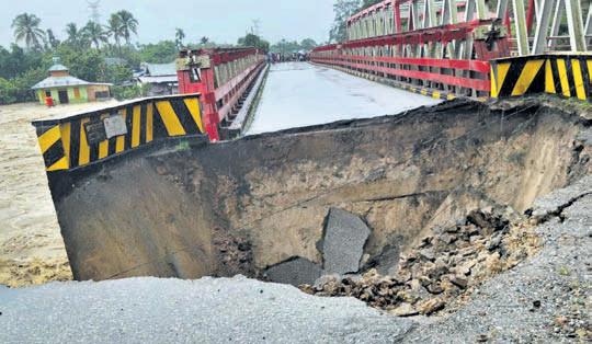 Sumatra floods, landslides leave 17 dead, 6 missing
