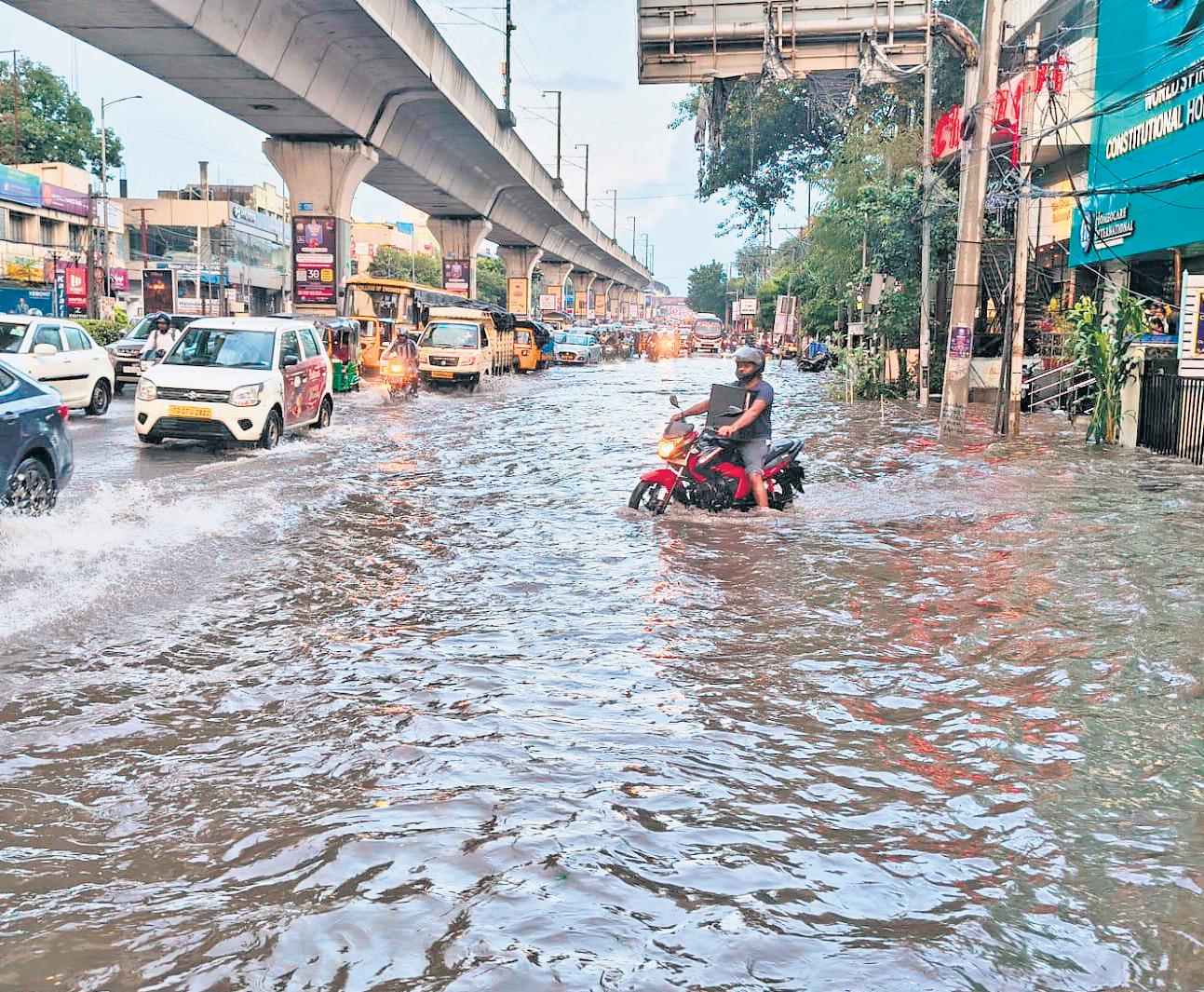 Spell of intense rain leaves Hyd in a jam