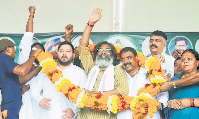 House of cards: Soren says will review alliance with Cong, RJD in J’khand