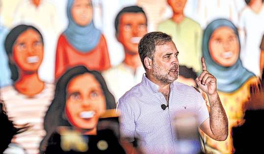 Rahul slams edu system in Kota, kicks off protest