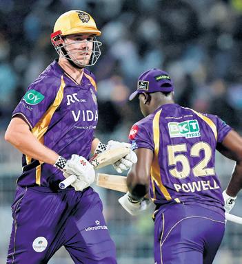 Mess in middle overs hurting KKR
