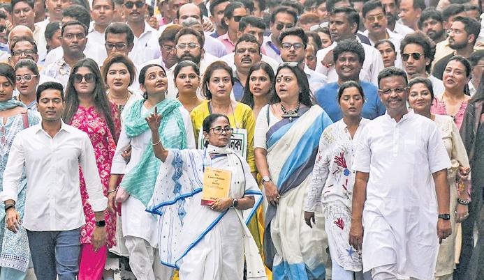 ‘They've beaten me up,’ says Mamata amid high drama in Bhabanipur