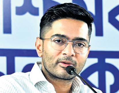 'Cornered' Abhishek moves HC, seeks nod to visit abroad for eye care