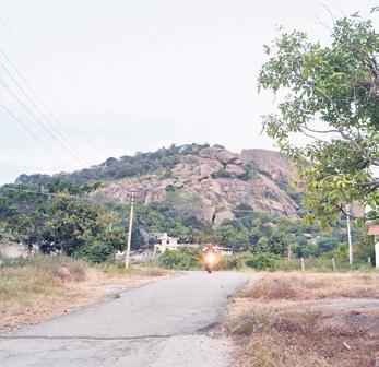‘Veeru’ romanced ‘Basanti’ on tonga along muddy jungle roads in K’taka