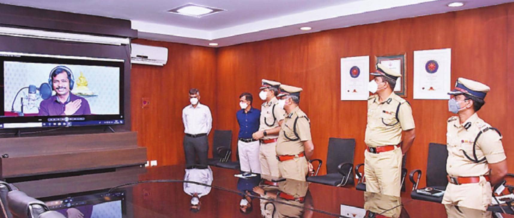 துணை ஆணையர் பாடிய கரோனா விழிப்புணர்வு பாடல் வெளியீடு