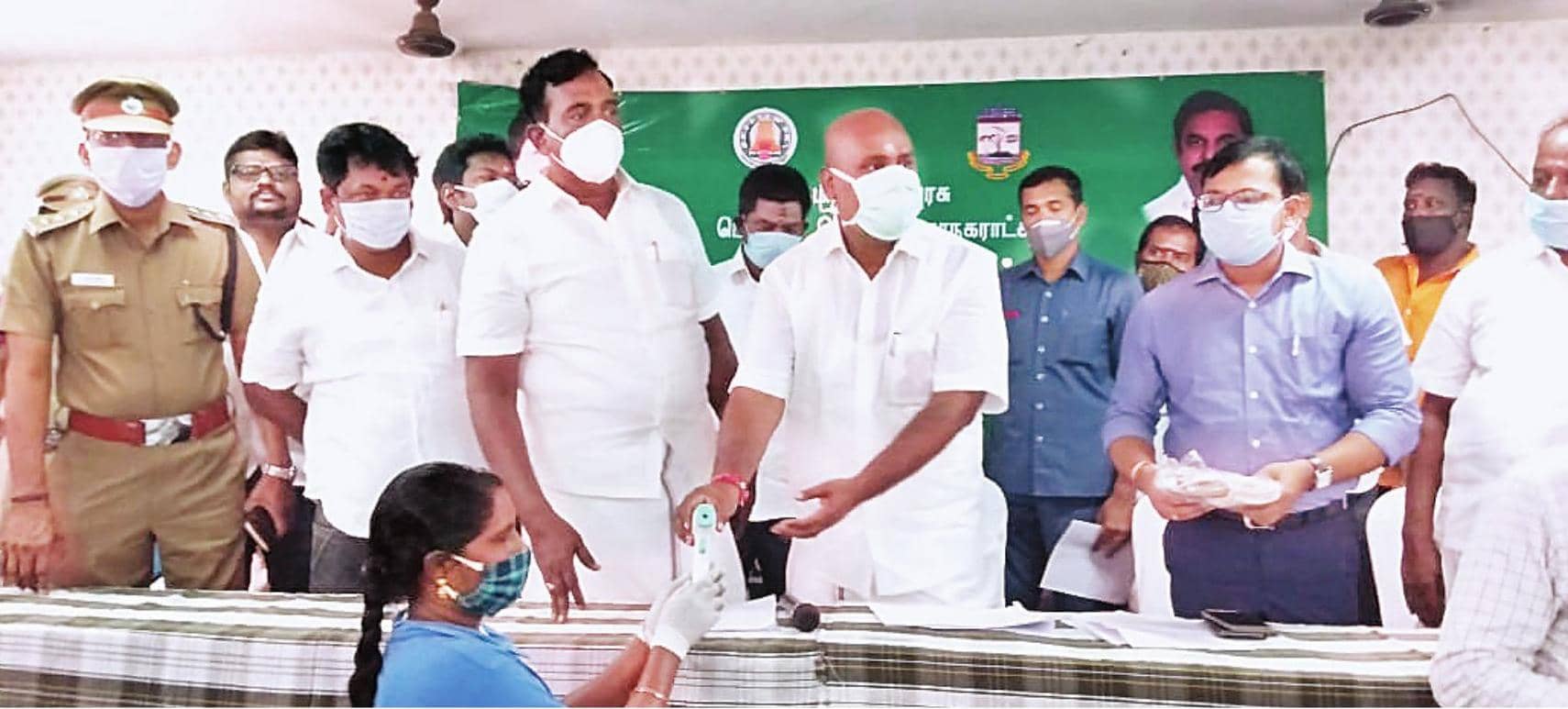 மருத்துவ முகாம்: அமைச்சர் தொடக்கி வைத்தார்