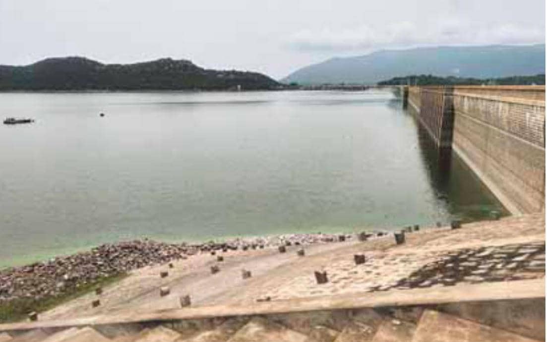 மேட்டூர் அணைக்கு வரும் நீரின் அளவு வினாடிக்கு 20 ஆயிரம் கன அடியாகச் சரிவு
