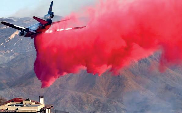 காட்டுத் தீயால் அடர் புகை: லாஸ் ஏஞ்சலீஸில் மருத்துவ அவசரநிலை