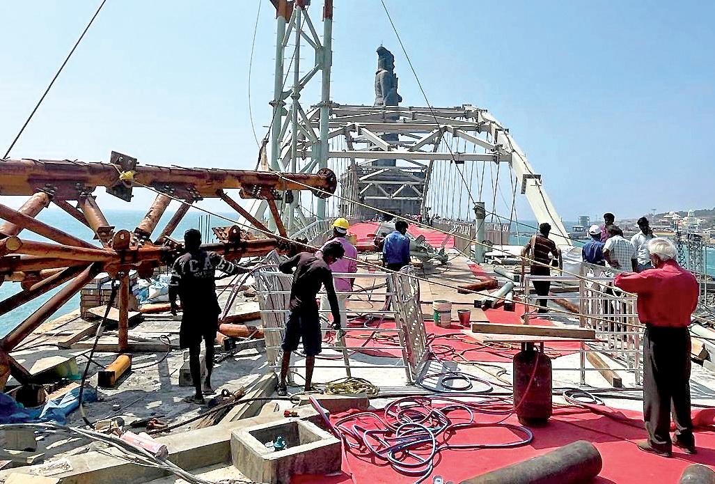 கன்னியாகுமரியில் கண்ணாடி பாலம் பராமரிப்புப் பணி