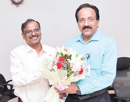 இஸ்ரோவின் புதிய தலைவராக வி.நாராயணன் பொறுப்பேற்பு