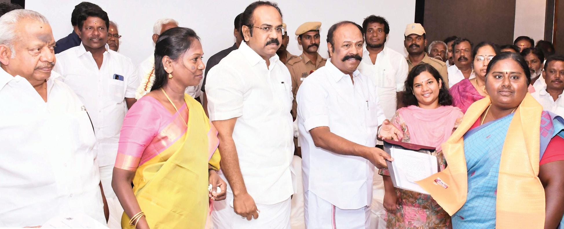 கீழடியில் திறந்தவெளி அருங்காட்சியகம் அமைக்கும் பணி - அமைச்சர்கள் தொடங்கி வைத்தனர்