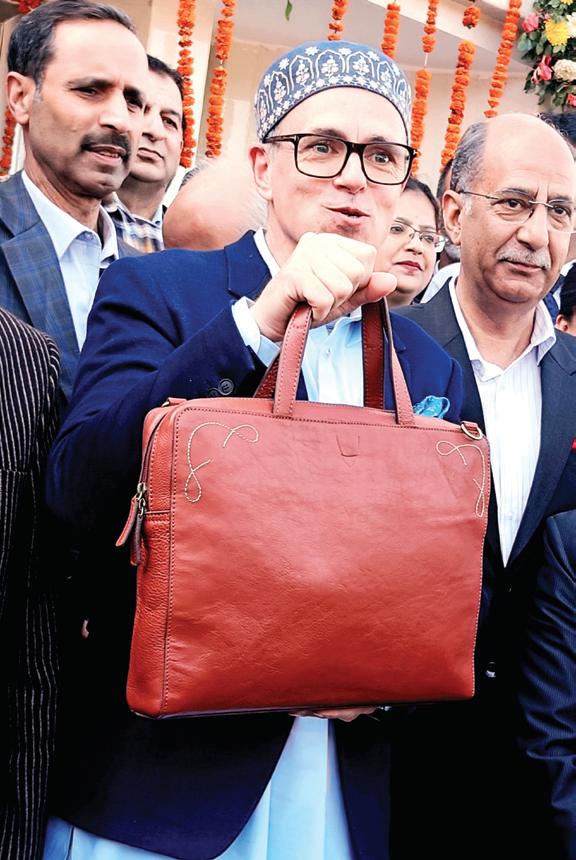 ஜம்மு-காஷ்மீருக்கு ரூ.1.12 லட்சம் கோடி பட்ஜெட் - தாக்கல் செய்தார் முதல்வர் ஒமர் அப்துல்லா