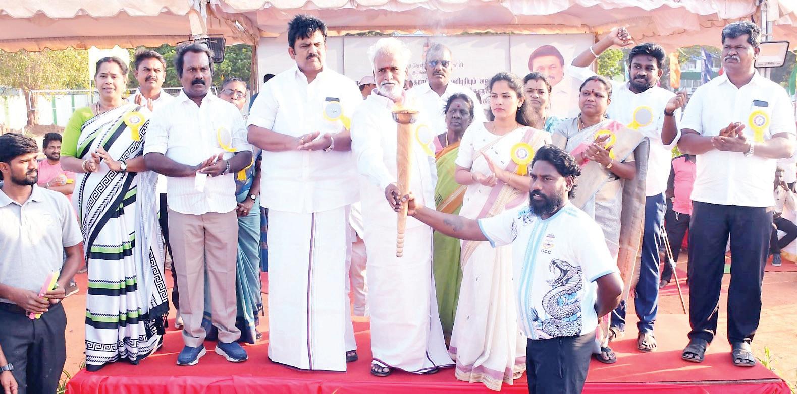 மாநகராட்சிப் பணியாளர்களுக்கிடையே விளையாட்டுப் போட்டி