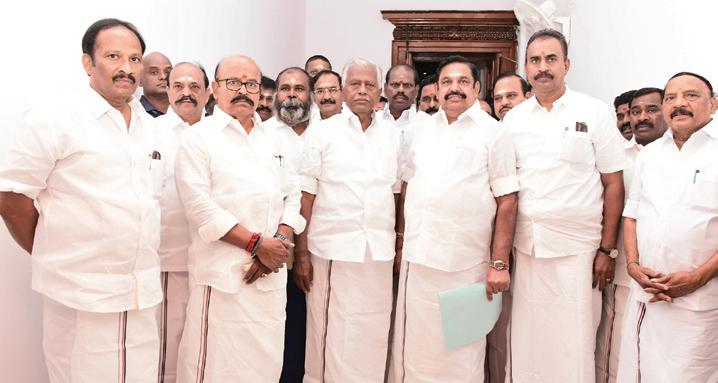 பேரவையிலிருந்து அதிமுக, பாஜக வெளிநடப்பு: ஓபிஎஸ் உள்பட மூவர் தனியாக வெளியேறினர்