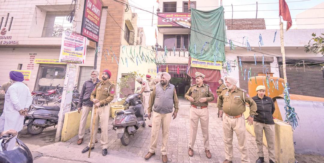 அமிருதசரஸில் கோயில் மீது குண்டுவீச்சு