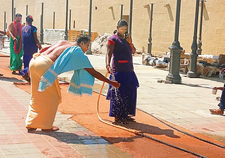 தகிக்கும் வெயில்: திருச்செந்தூர் கோயிலில் பக்தர்களுக்கு சிறப்பு ஏற்பாடுகள்