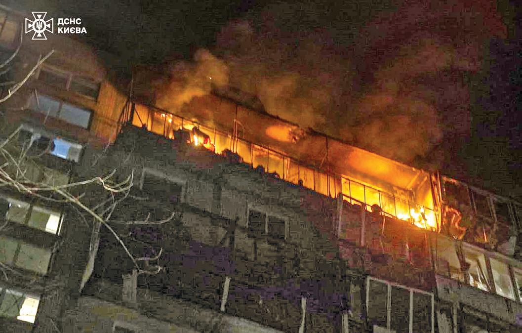 உக்ரைன் தலைநகரில் ரஷியா ட்ரோன் தாக்குதல்: மூவர் உயிரிழப்பு