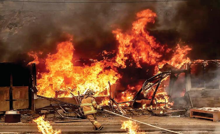 தென் கொரியாவில் காட்டுத் தீ: 27 பேர் உயிரிழப்பு