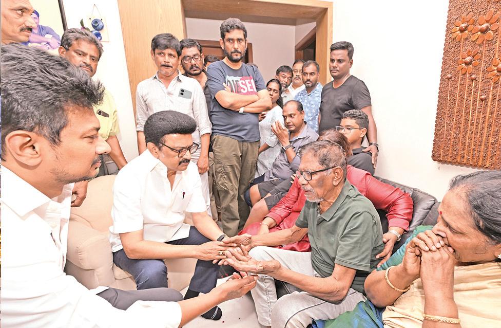 மனோஜ் உடலுக்கு முதல்வர் அஞ்சலி