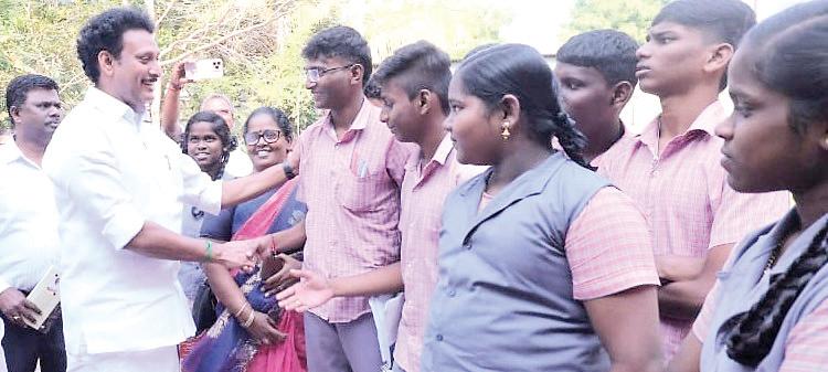 பத்தாம் வகுப்பு பொதுத் தேர்வு தொடக்கம்: தமிழில் 100-100 அதிகரிக்க வாய்ப்பு