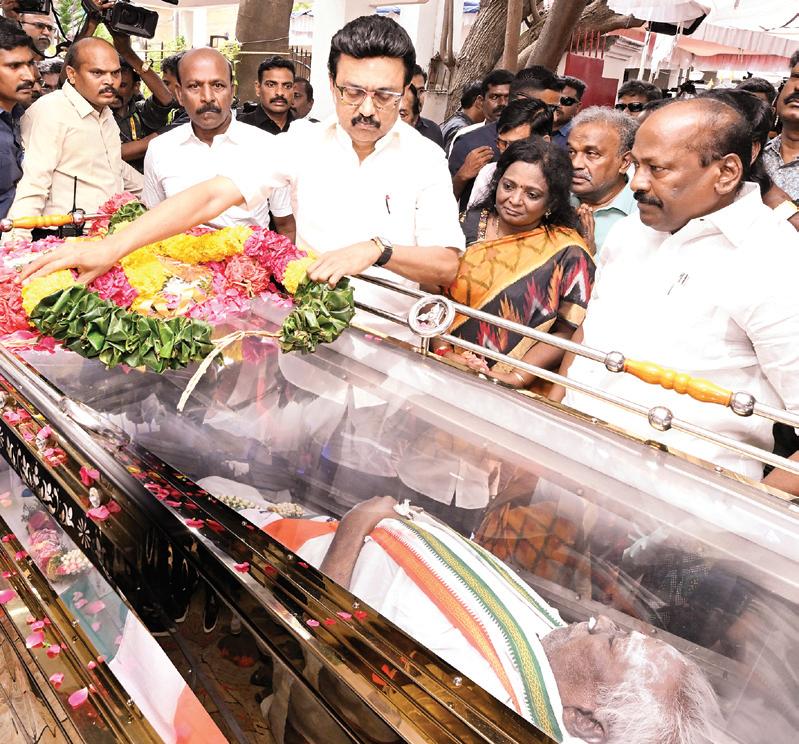 குமரி அனந்தன் உடல் அரசு மரியாதையுடன் தகனம்